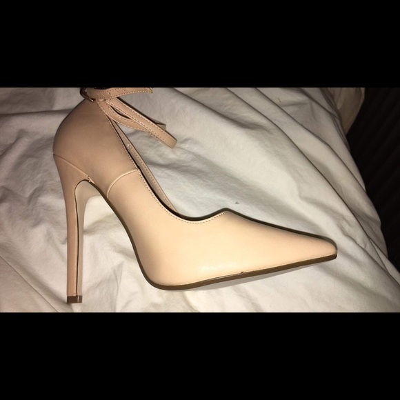 NEW! Never worn. Nude strappy 👠 - Picture 2 of 5